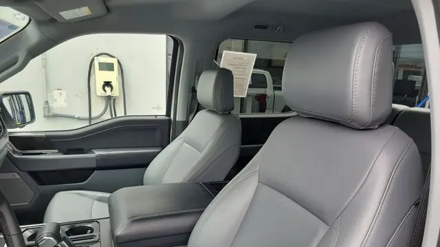 2025 Ford F-150 Lightning Flash