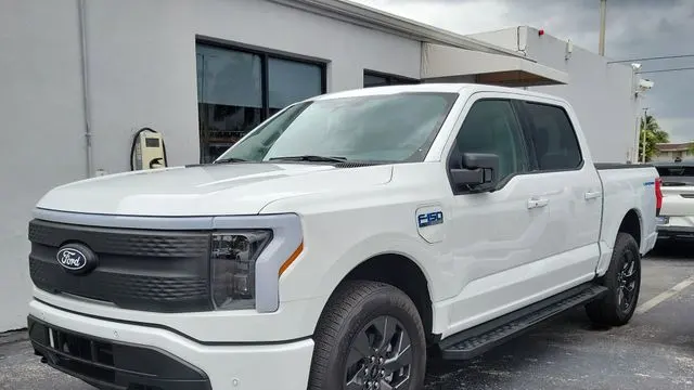 2025 Ford F-150 Lightning Flash