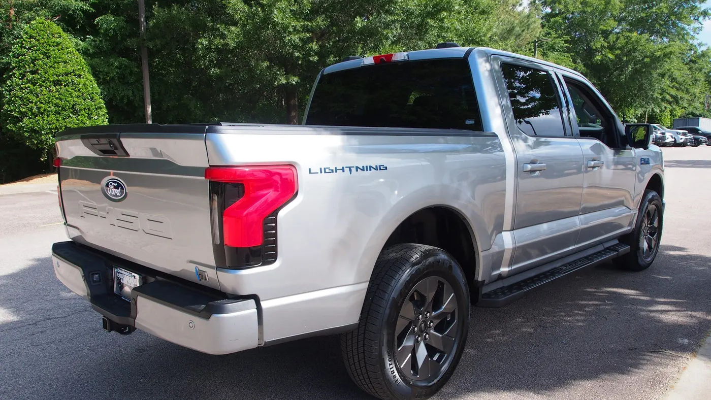2025 Ford F-150 Lightning Flash