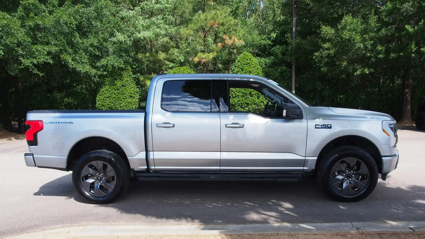 2025 Ford F-150 Lightning Flash