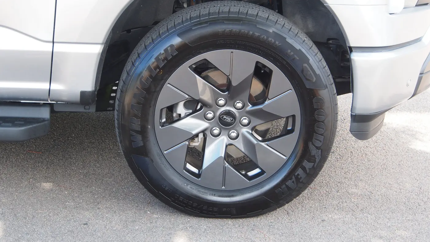 2025 Ford F-150 Lightning Flash