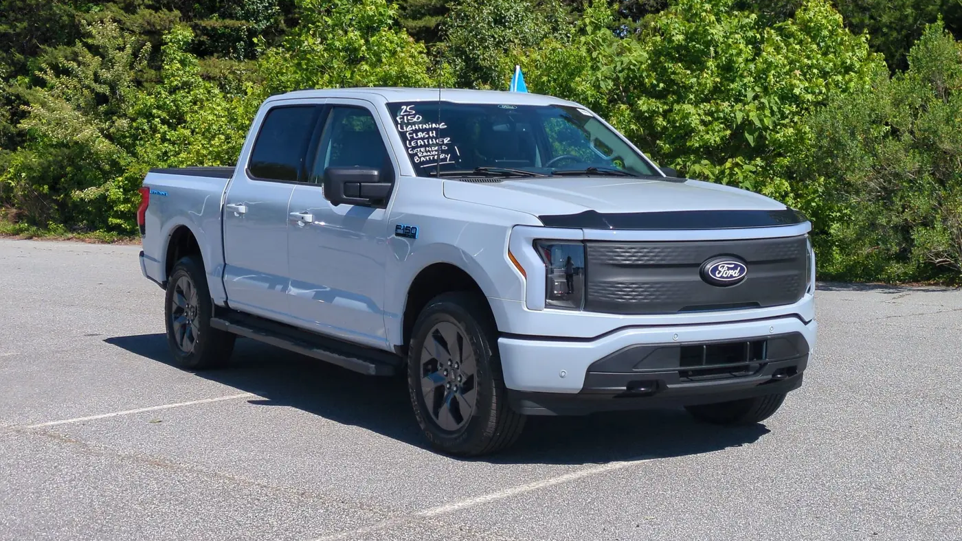 2025 Ford F-150 Lightning Flash