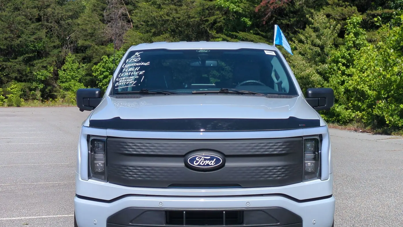 2025 Ford F-150 Lightning Flash