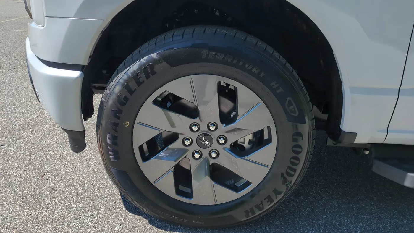 2025 Ford F-150 Lightning Flash