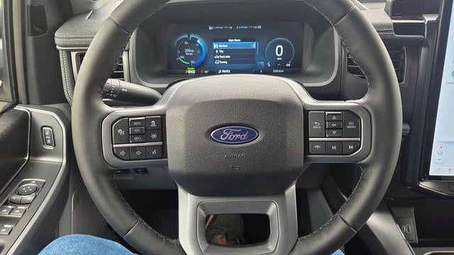 2025 Ford F-150 Lightning Flash