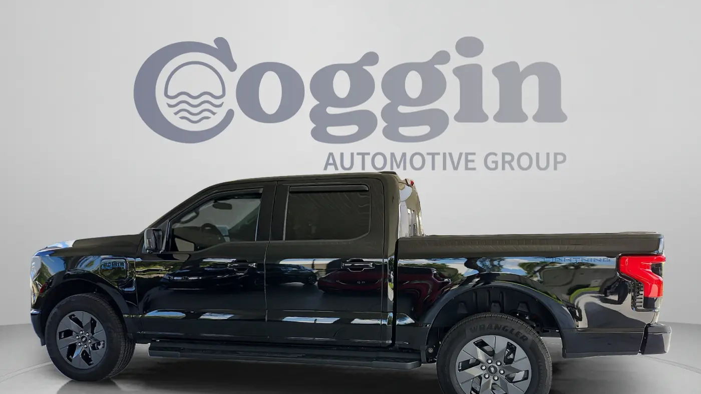 2025 Ford F-150 Lightning Flash