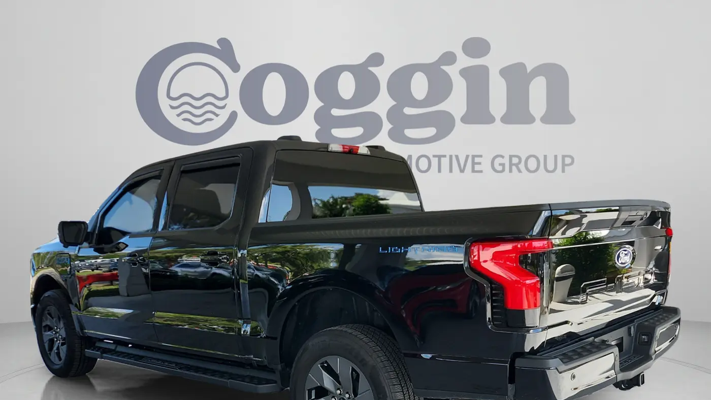 2025 Ford F-150 Lightning Flash