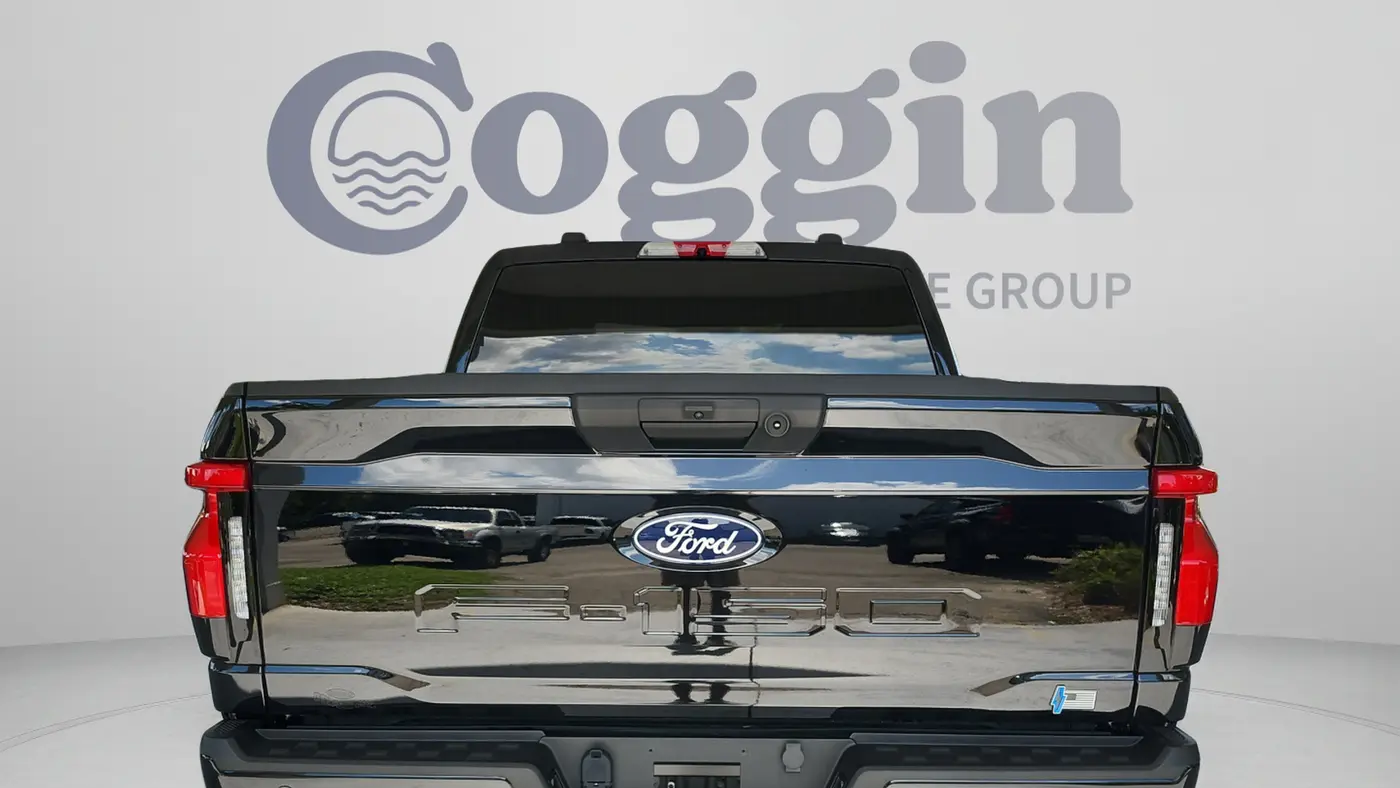 2025 Ford F-150 Lightning Flash