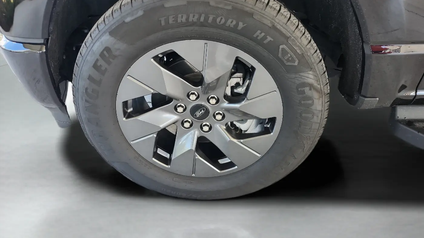 2025 Ford F-150 Lightning Flash