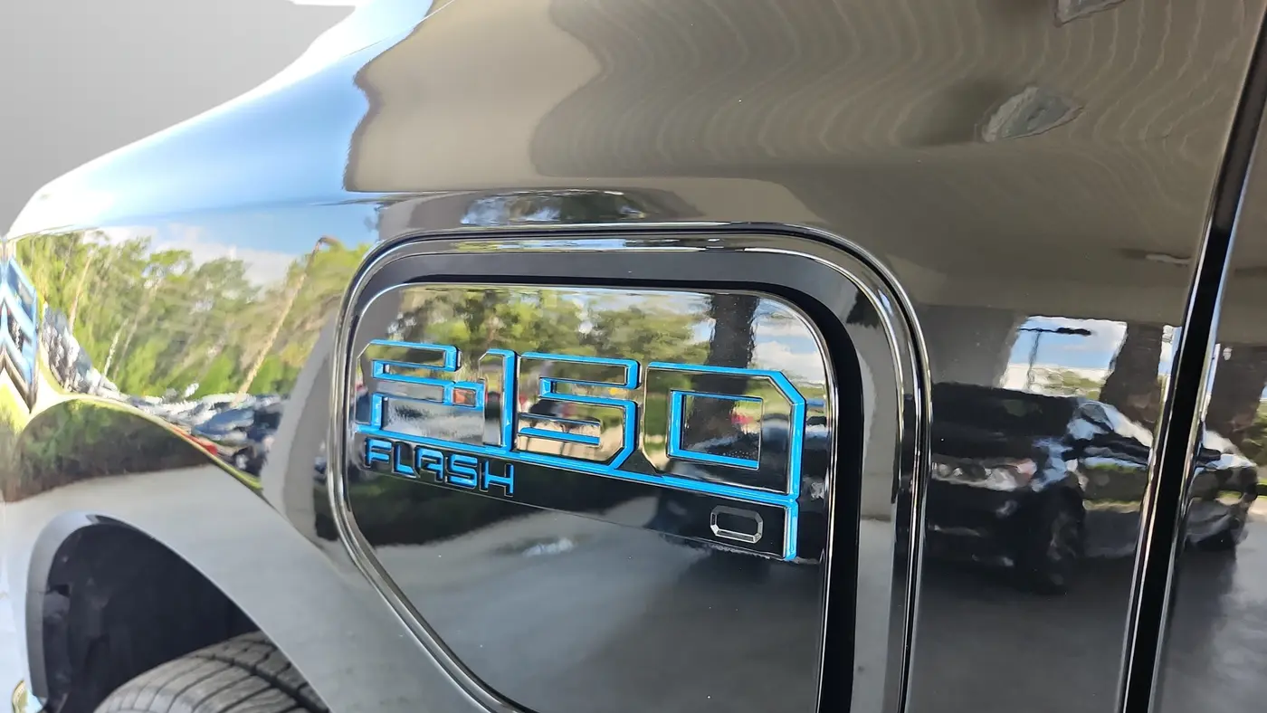 2025 Ford F-150 Lightning Flash