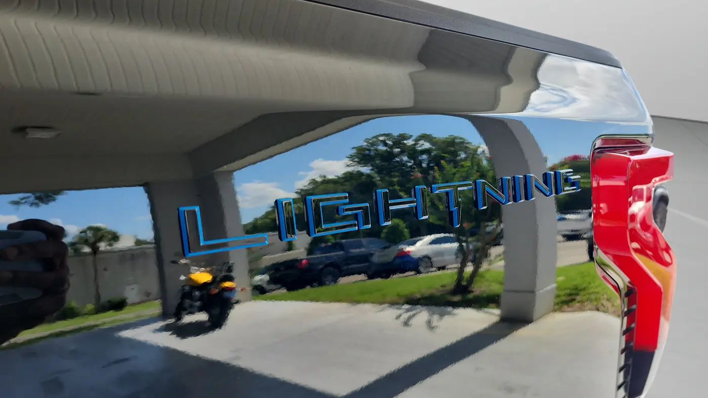 2025 Ford F-150 Lightning Flash