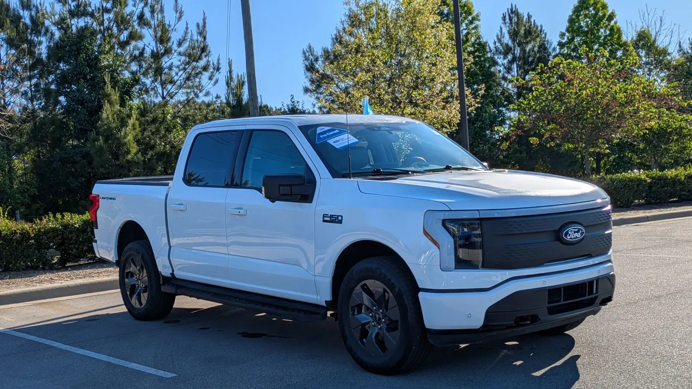2025 Ford F-150 Lightning Flash