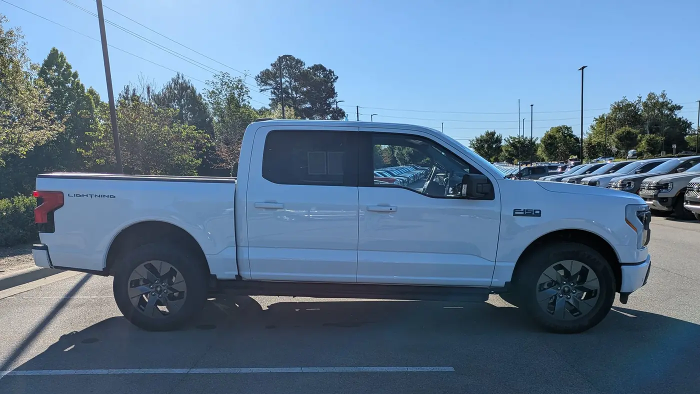 2025 Ford F-150 Lightning Flash