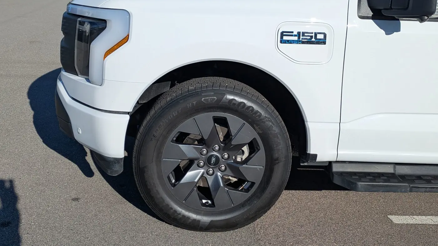 2025 Ford F-150 Lightning Flash