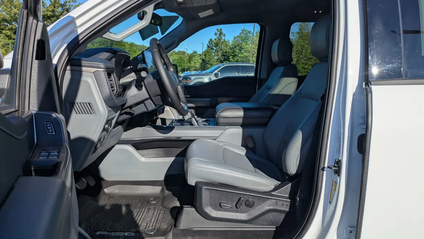 2025 Ford F-150 Lightning Flash