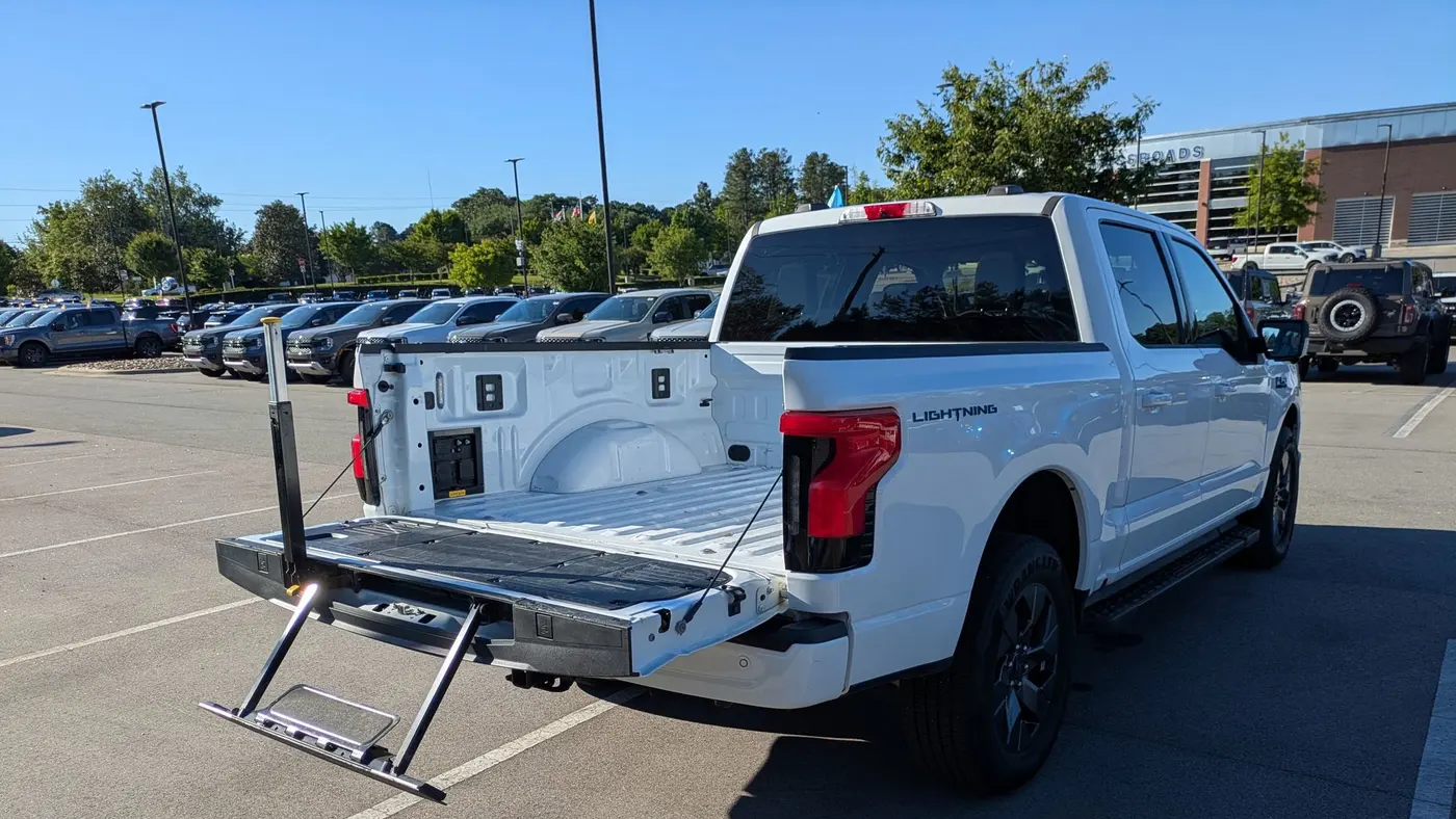 2025 Ford F-150 Lightning Flash