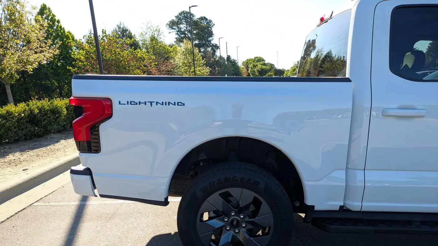 2025 Ford F-150 Lightning Flash
