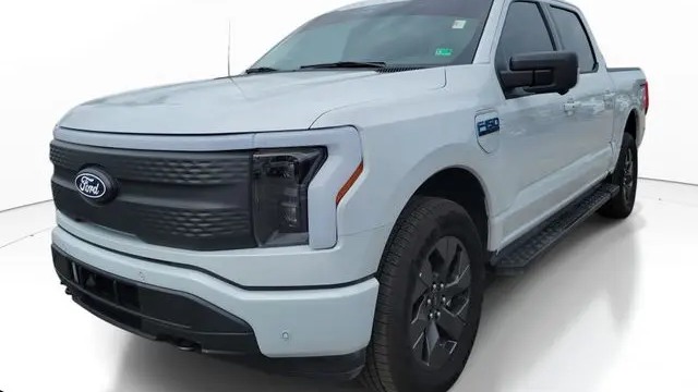 2025 Ford F-150 Lightning Flash
