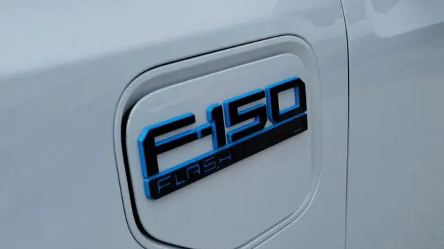 2025 Ford F-150 Lightning Flash