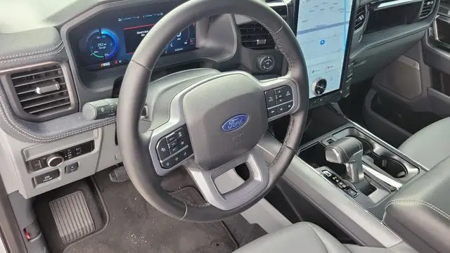 2025 Ford F-150 Lightning Flash
