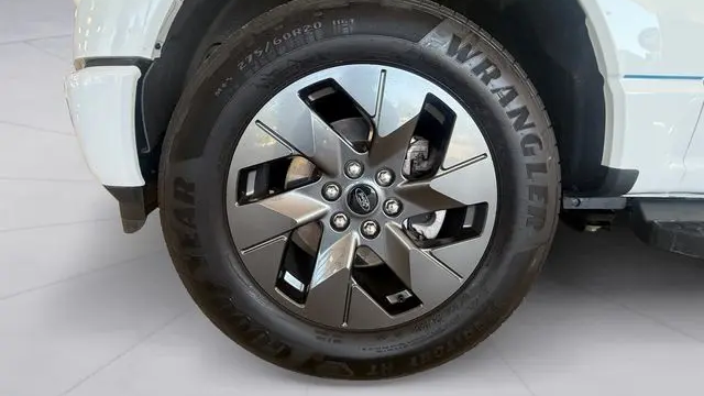 2025 Ford F-150 Lightning Flash