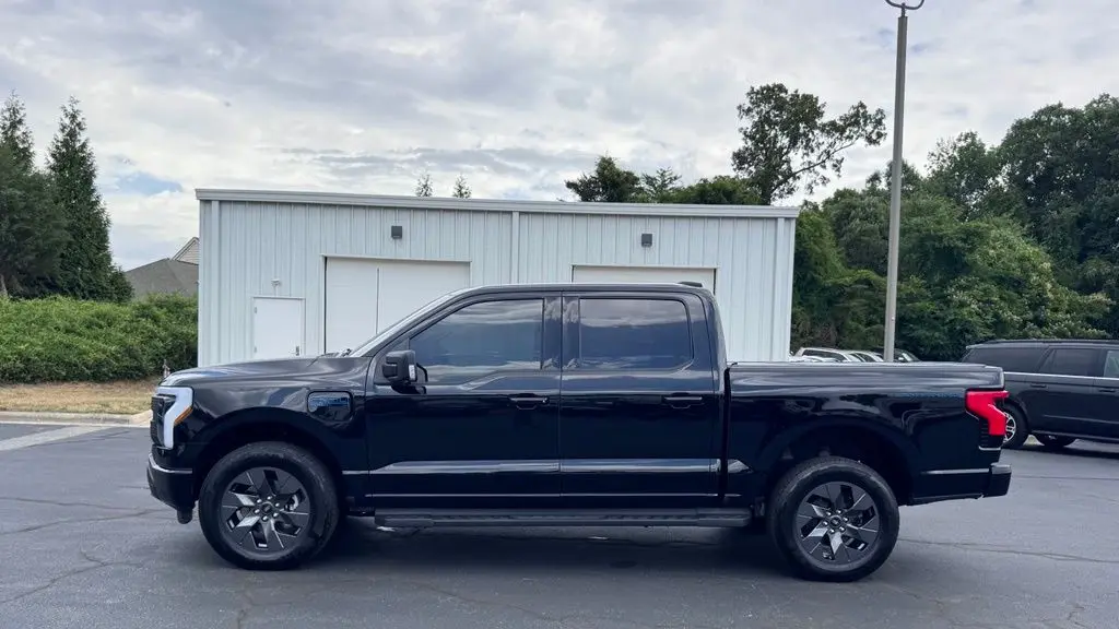 2025 Ford F-150 Lightning Flash