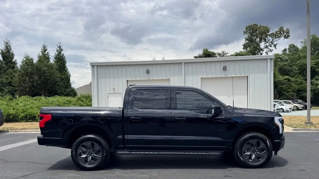 2025 Ford F-150 Lightning Flash