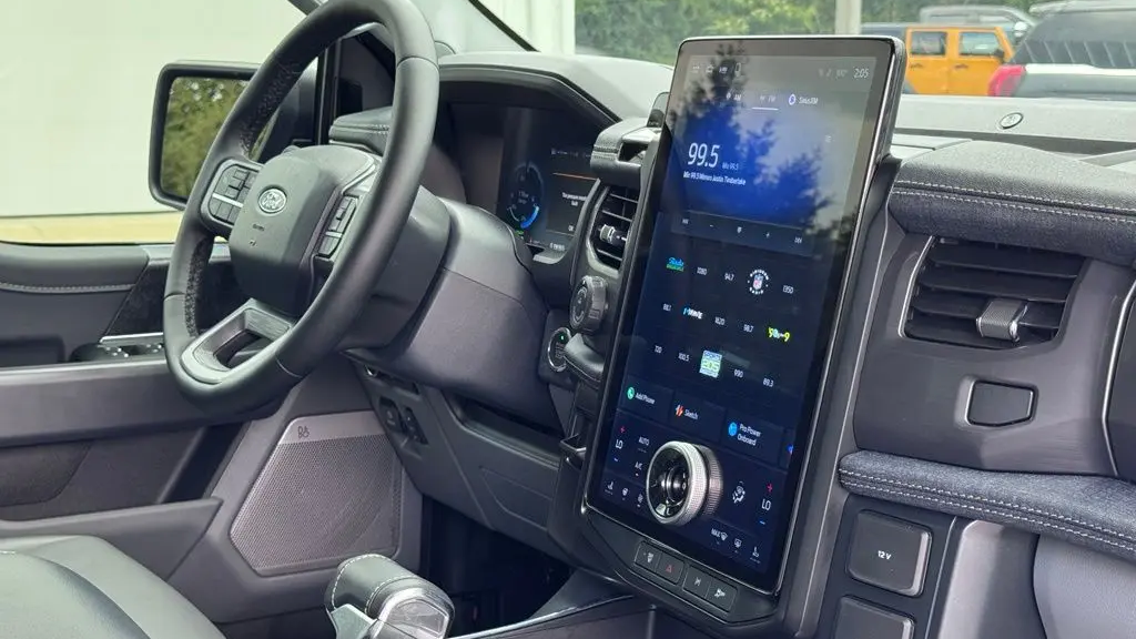2025 Ford F-150 Lightning Flash
