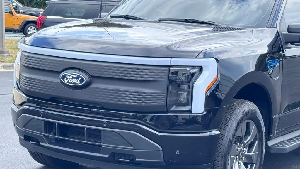 2025 Ford F-150 Lightning Flash