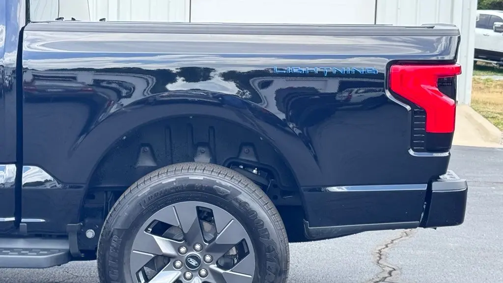 2025 Ford F-150 Lightning Flash
