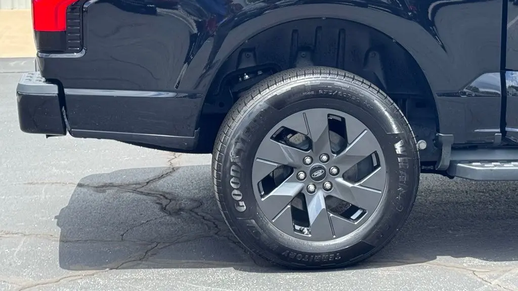 2025 Ford F-150 Lightning Flash