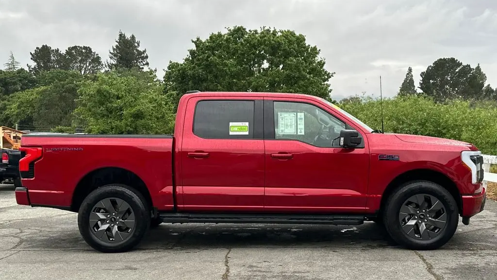 2025 Ford F-150 Lightning Flash