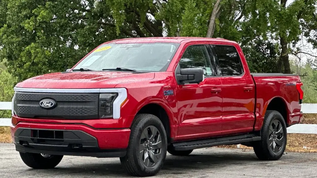 2025 Ford F-150 Lightning Flash