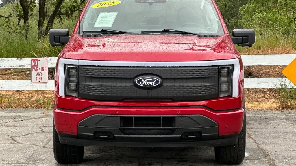 2025 Ford F-150 Lightning Flash