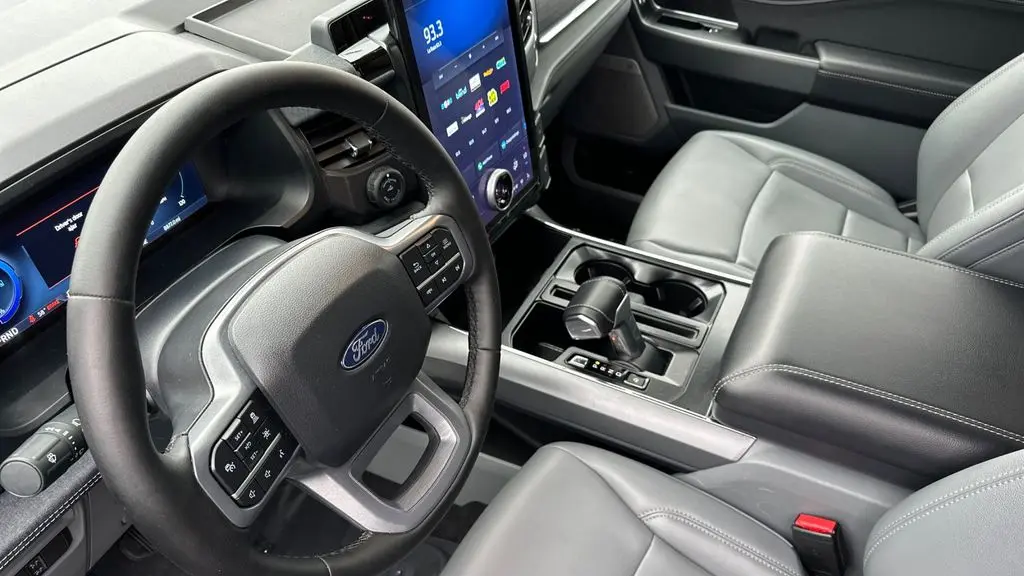 2025 Ford F-150 Lightning Flash