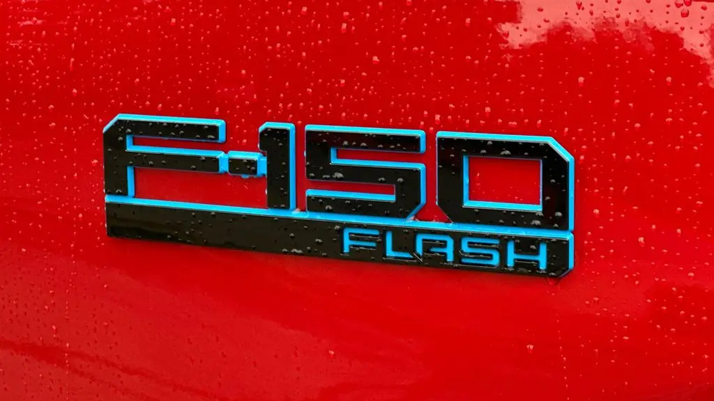 2025 Ford F-150 Lightning Flash