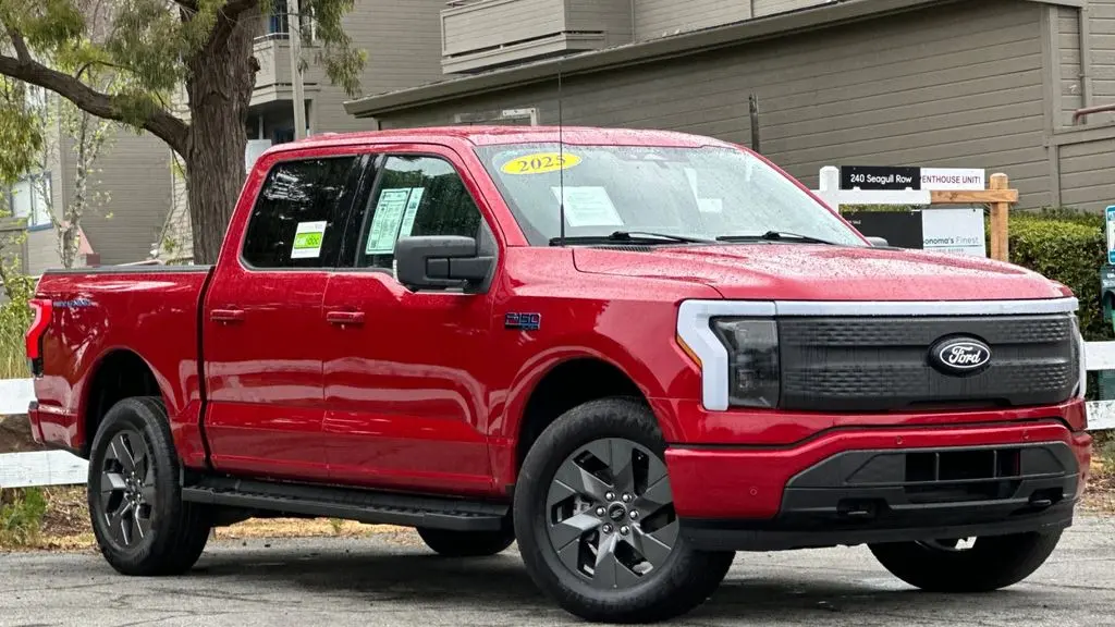 2025 Ford F-150 Lightning Flash