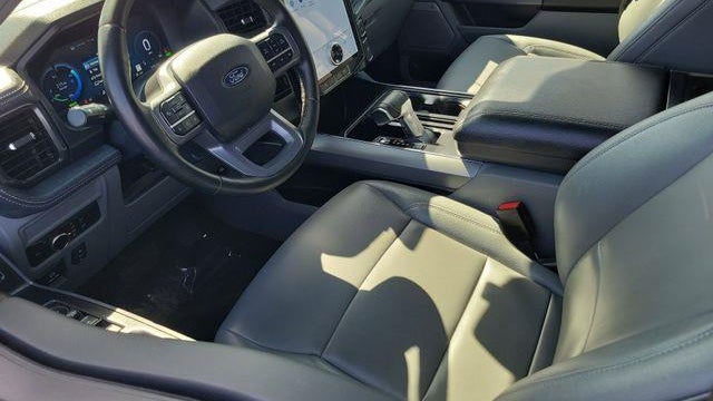 2025 Ford F-150 Lightning Flash