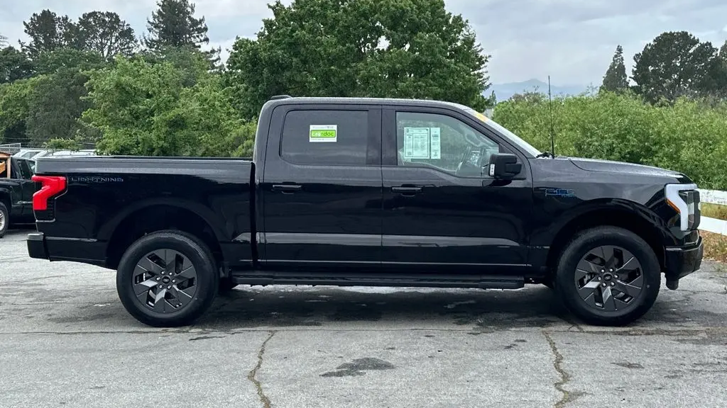 2025 Ford F-150 Lightning Flash