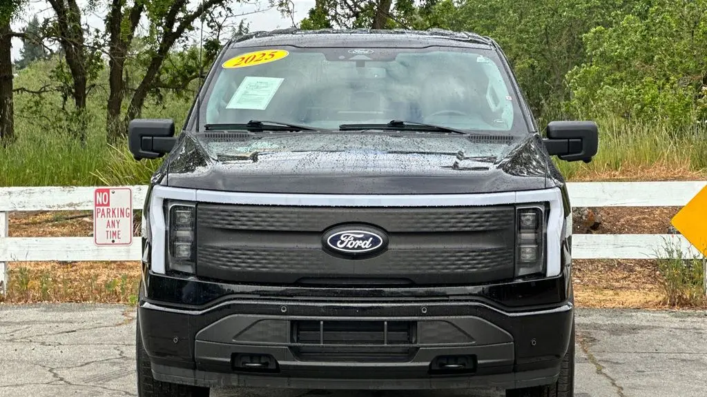 2025 Ford F-150 Lightning Flash
