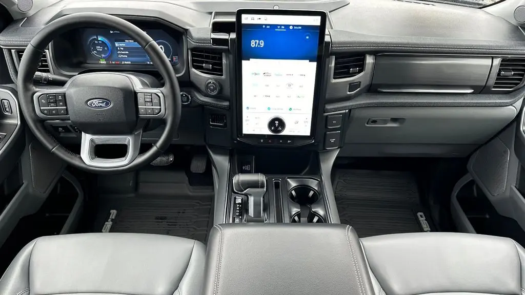 2025 Ford F-150 Lightning Flash