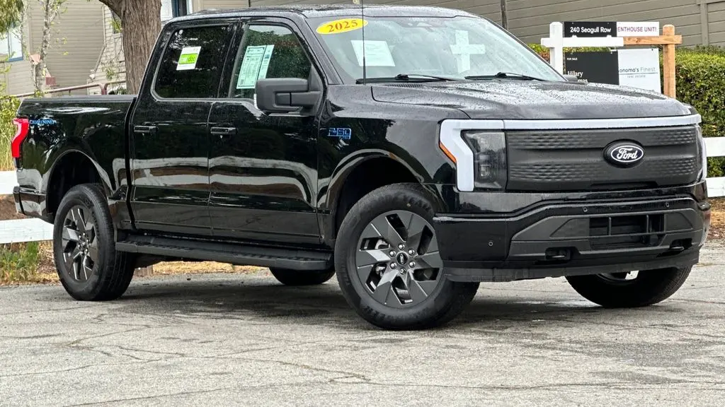 2025 Ford F-150 Lightning Flash