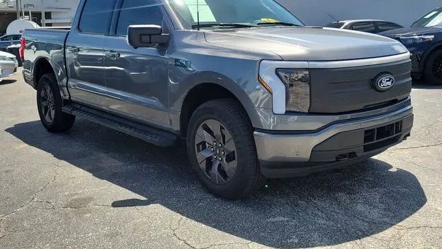 2025 Ford F-150 Lightning Flash