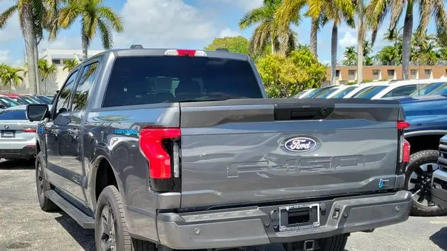2025 Ford F-150 Lightning Flash