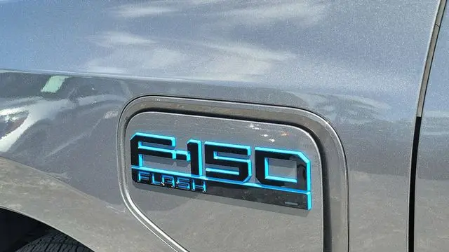 2025 Ford F-150 Lightning Flash