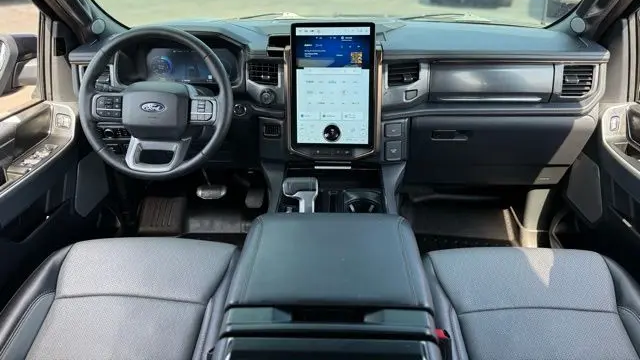 2025 Ford F-150 Lightning Lariat
