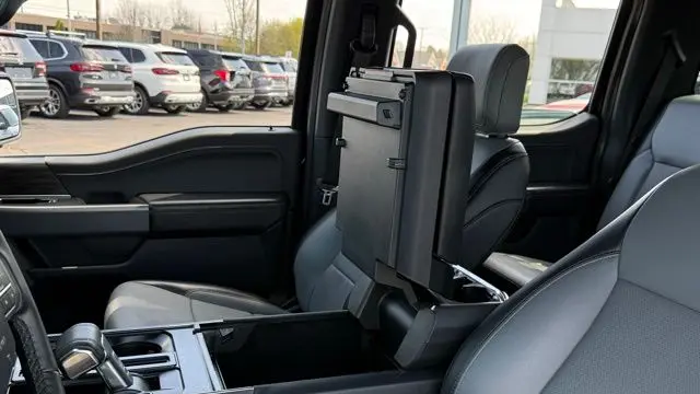 2025 Ford F-150 Lightning Lariat
