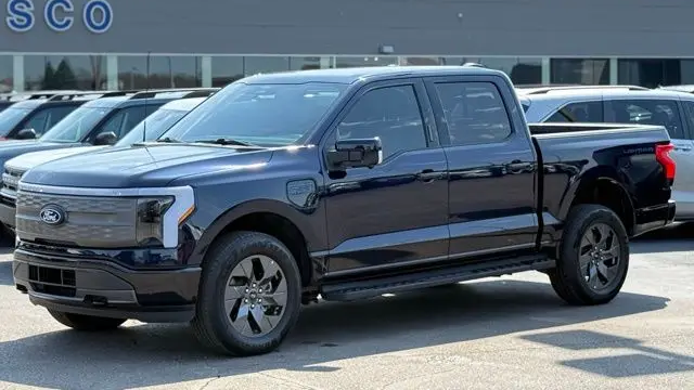 2025 Ford F-150 Lightning Lariat