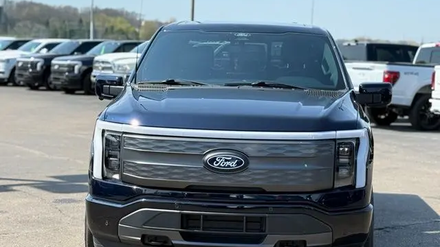 2025 Ford F-150 Lightning Lariat