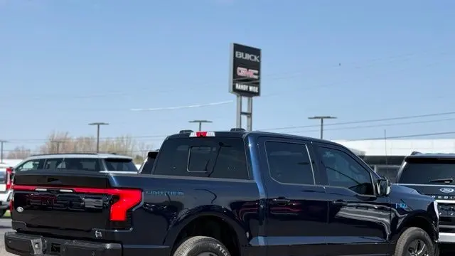 2025 Ford F-150 Lightning Lariat